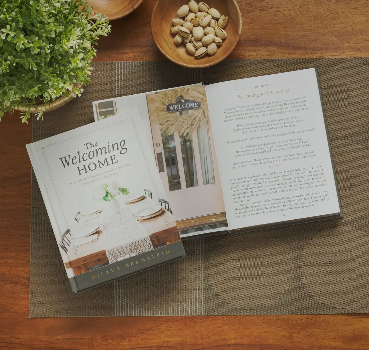 The Welcoming Home: A Devotional Guide To Hospitality