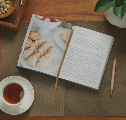 The Welcoming Home: A Devotional Guide To Hospitality